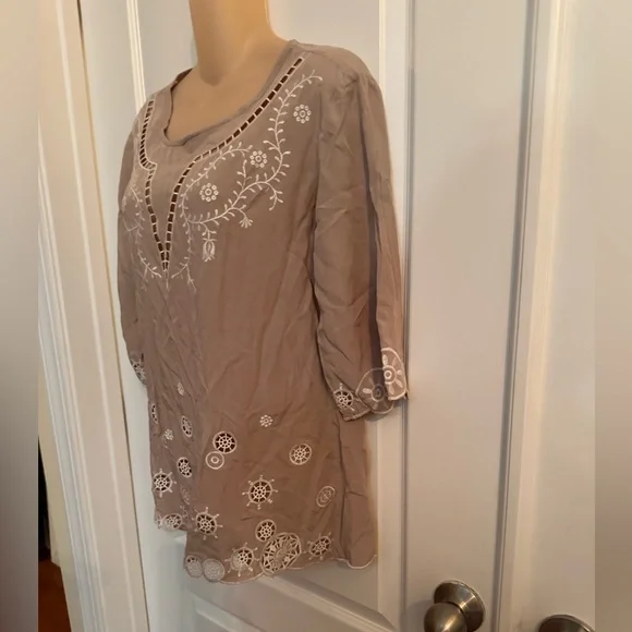 Solitaire Ravi Khosla Women’s Embroidered Blouse - Picture 6 of 11